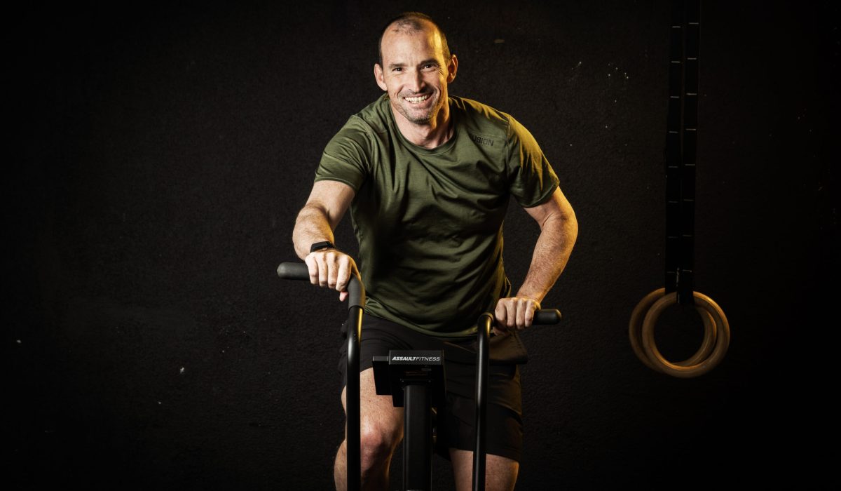 Ronnie Schildknecht beim Training – Mentale Stärke im Triathlon Ronnie Schildknecht auf dem Ergometer – mentale Stärke im Triathlon trainieren